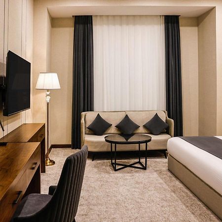 Wyndham Garden Tashkent Hotel ภายนอก รูปภาพ