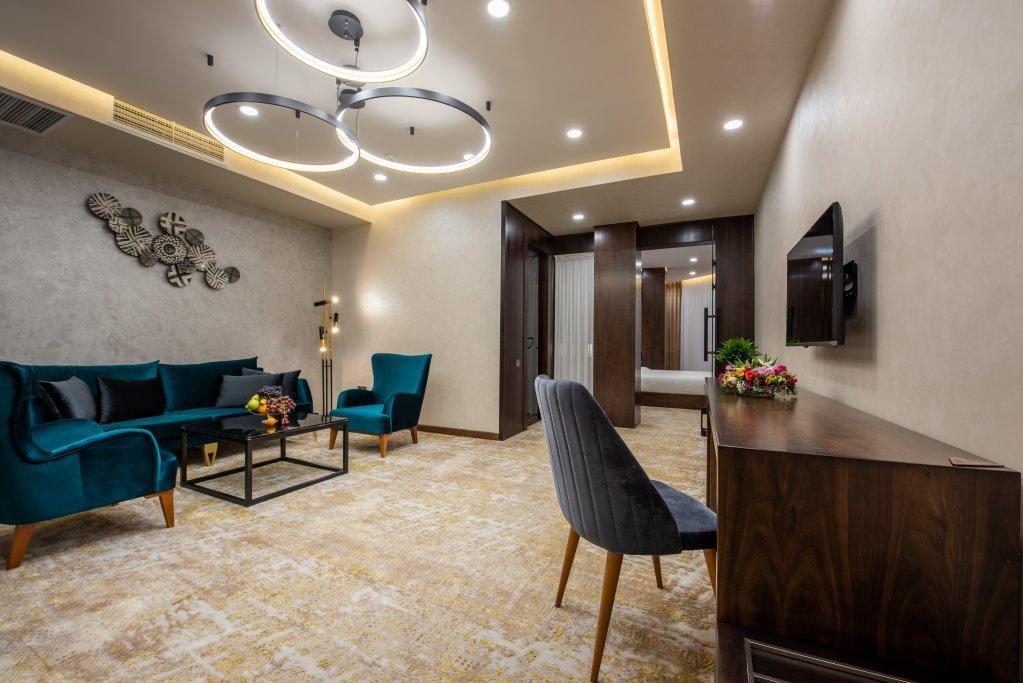 Wyndham Garden Tashkent Hotel ภายนอก รูปภาพ