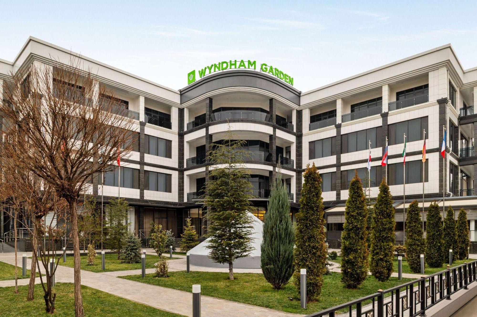 Wyndham Garden Tashkent Hotel ภายนอก รูปภาพ
