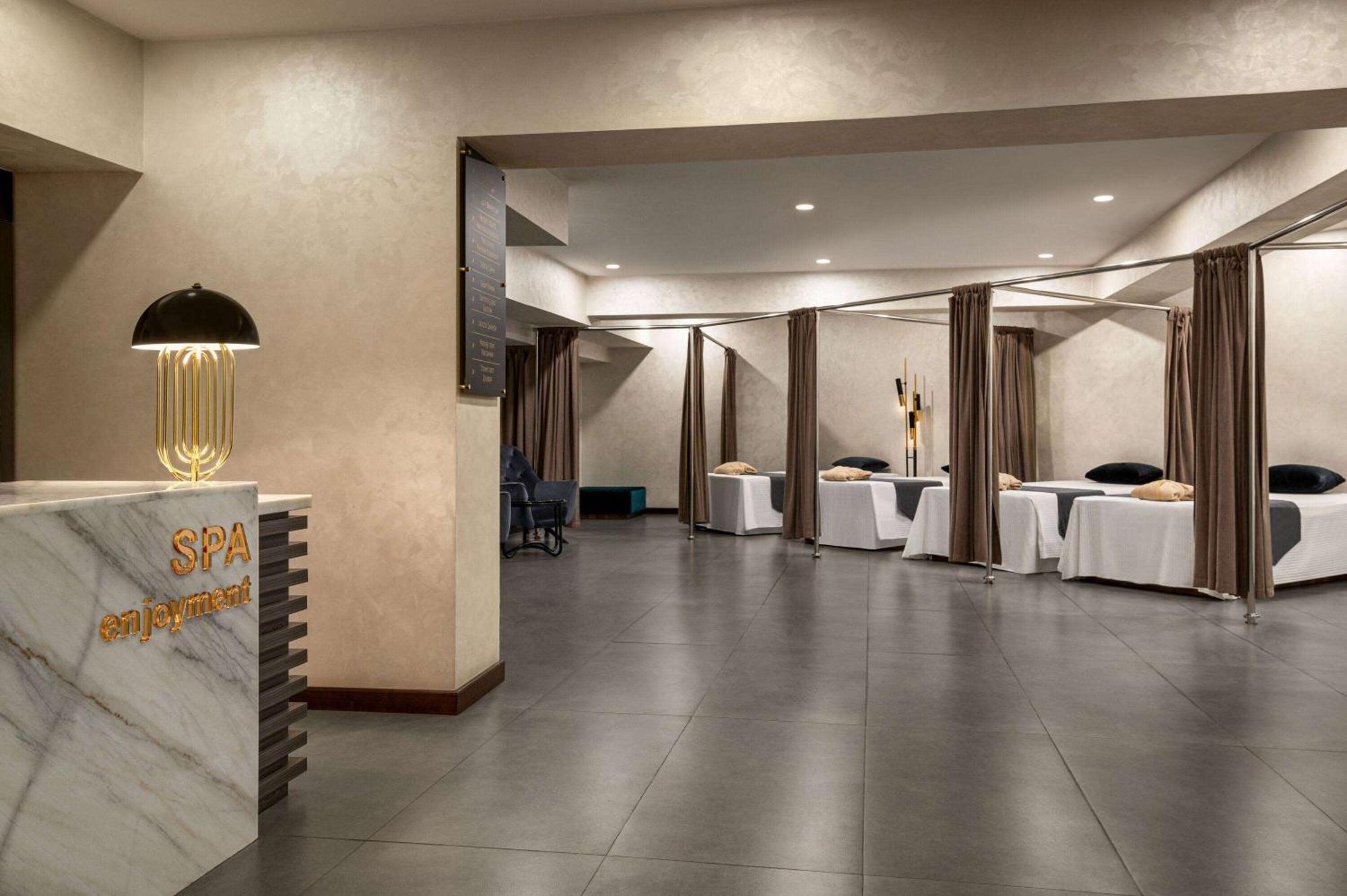 Wyndham Garden Tashkent Hotel ภายนอก รูปภาพ