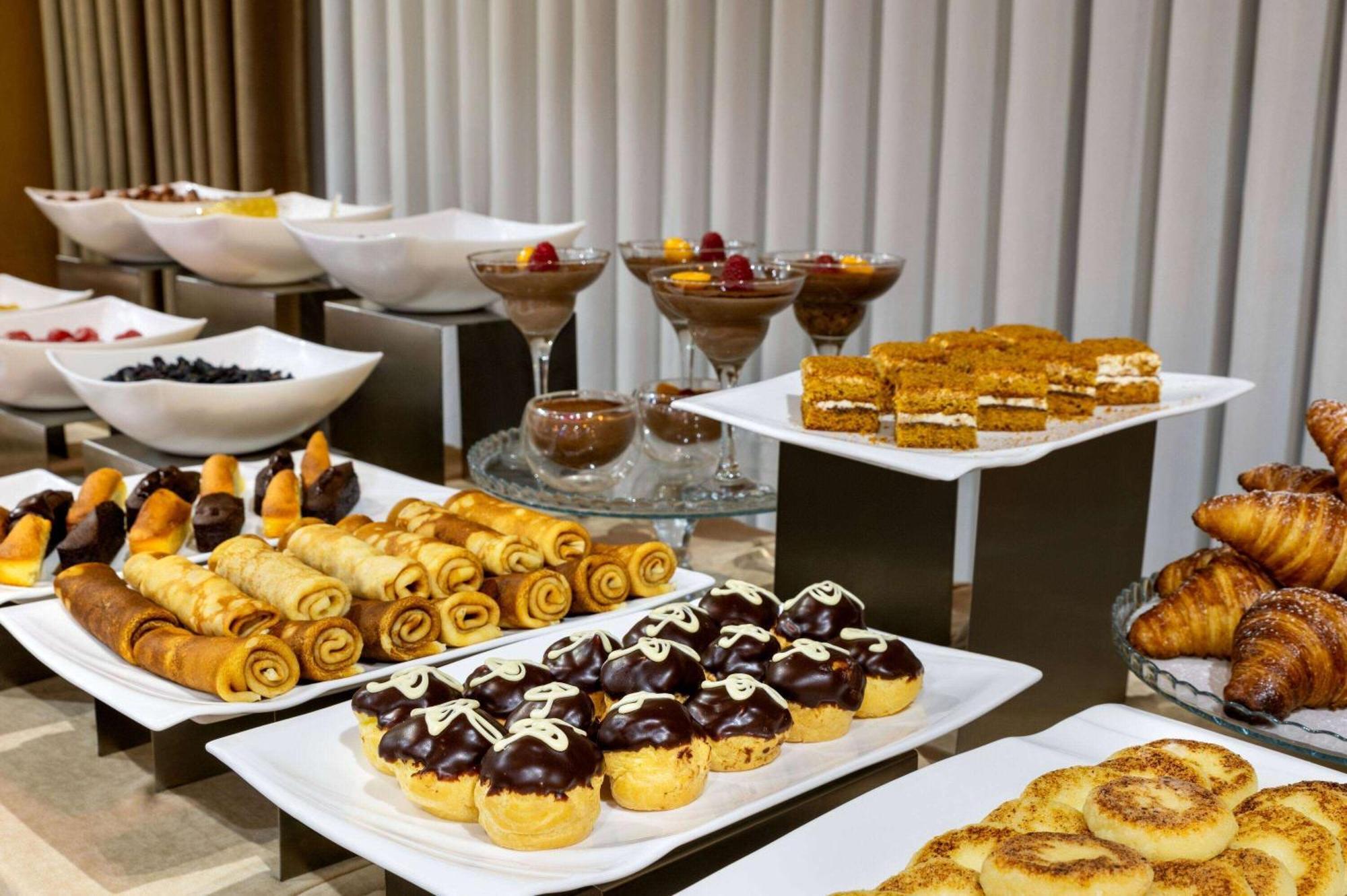 Wyndham Garden Tashkent Hotel ภายนอก รูปภาพ