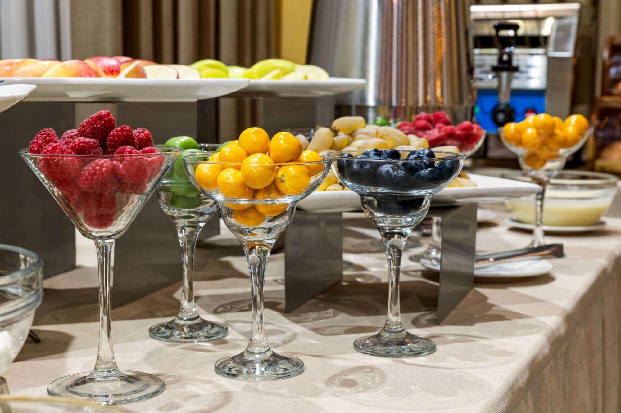 Wyndham Garden Tashkent Hotel ภายนอก รูปภาพ