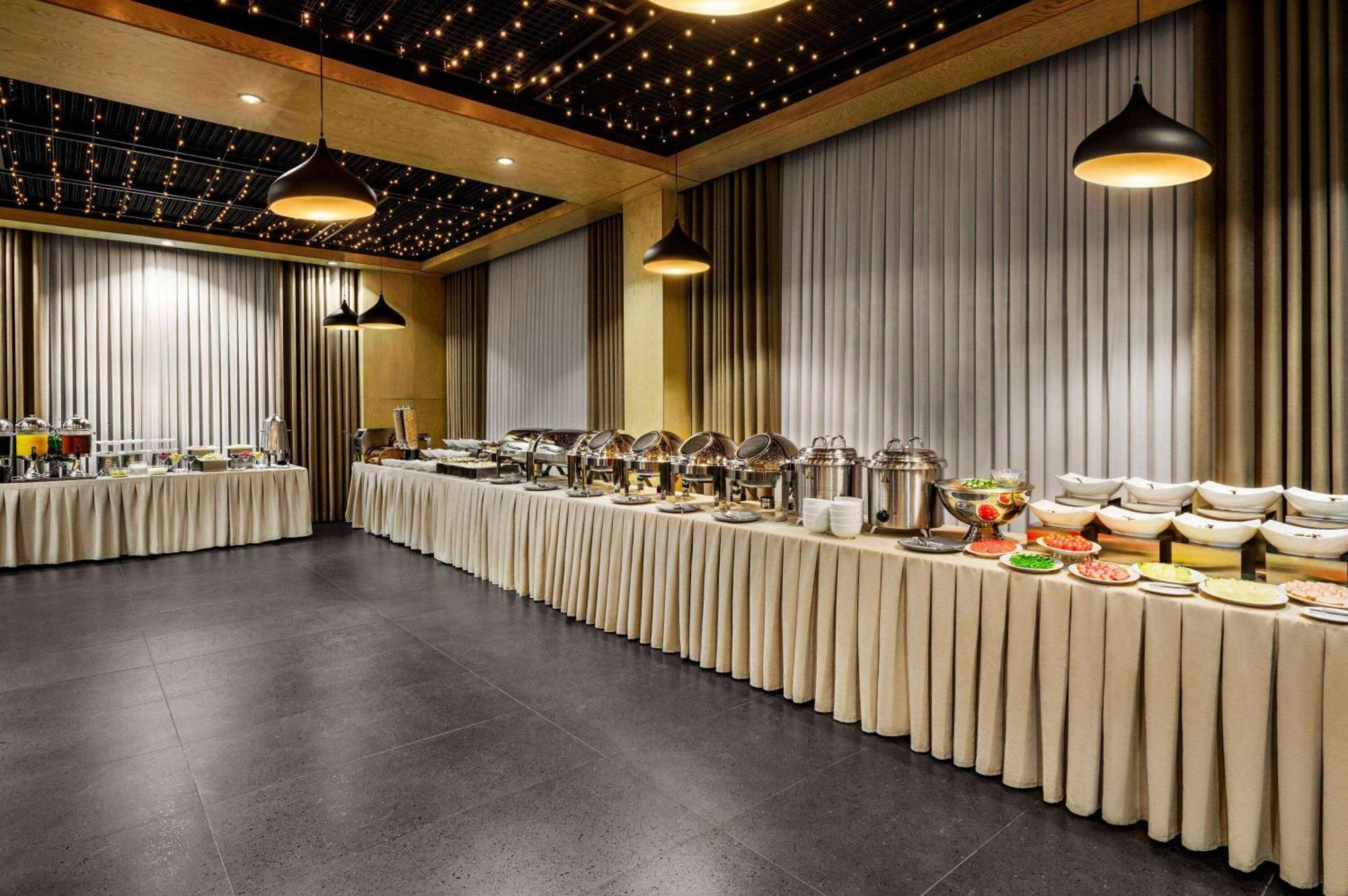 Wyndham Garden Tashkent Hotel ภายนอก รูปภาพ