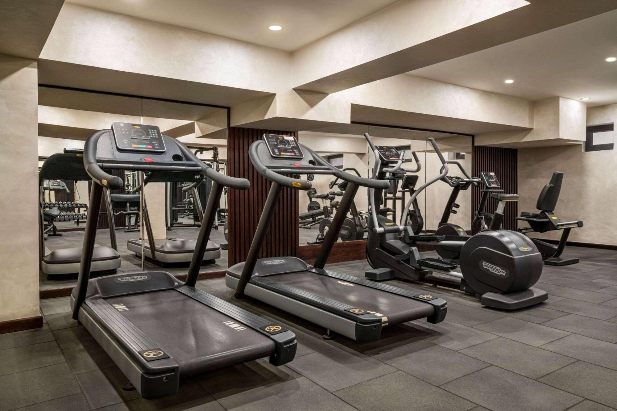Wyndham Garden Tashkent Hotel ภายนอก รูปภาพ
