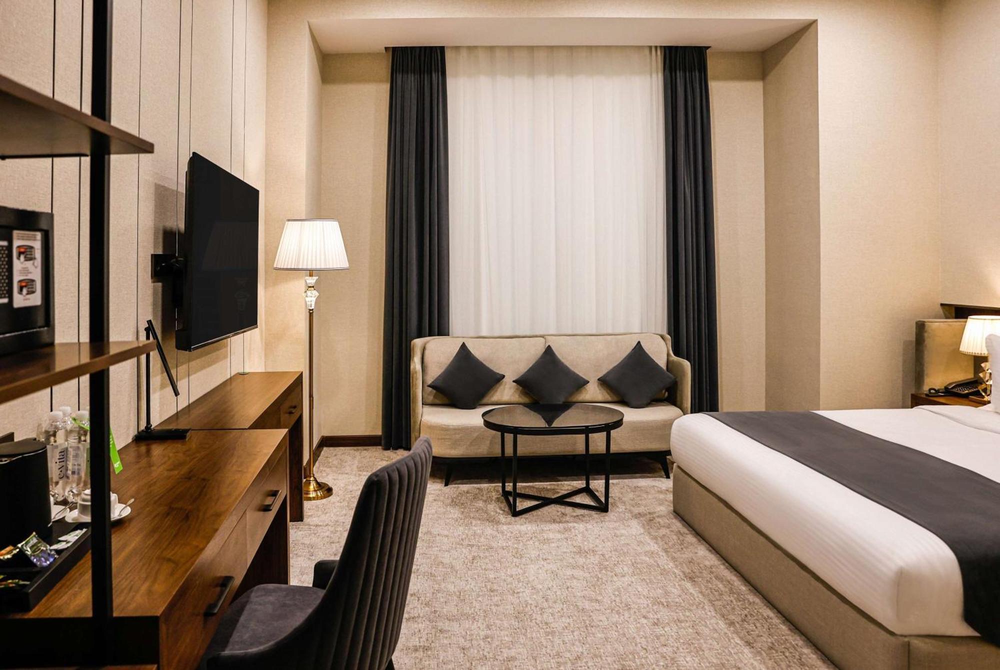 Wyndham Garden Tashkent Hotel ภายนอก รูปภาพ